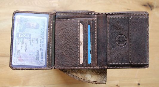 Бумажник KLONDIKE Eric KD1010-01 натуральная кожа коричневый