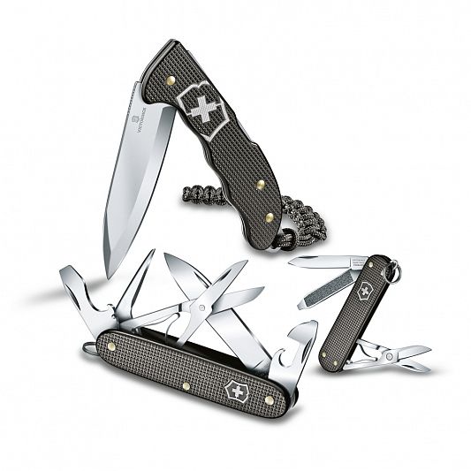 Коллекционный нож VICTORINOX Hunter Pro Alox LE 2022 130 мм, 4 функции, серый 0.9415.L22