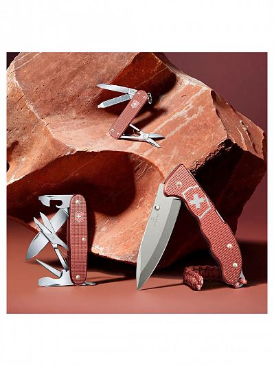 Коллекционный нож VICTORINOX Evoke Alox LE 2025 130 мм, 4 функции, Stone Red 0.9415.L25
