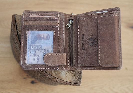Бумажник KLONDIKE «Wayne Deer», натуральная кожа в светло-коричневом цвете, 10,5 х 12,5 х 2,5 см KD1020-02